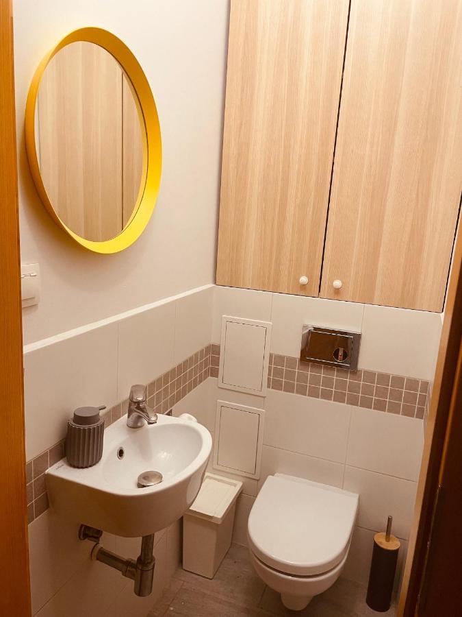 Luxury 4-Bedroom Apartment In Centre - Self-Check In & Fast Wifi Varsó Kültér fotó
