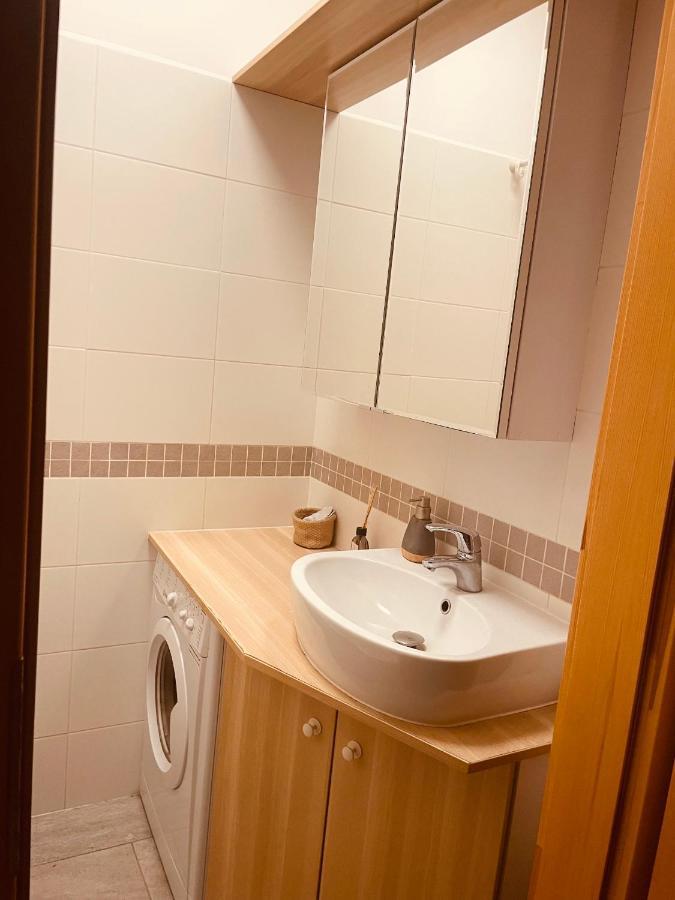 Luxury 4-Bedroom Apartment In Centre - Self-Check In & Fast Wifi Varsó Kültér fotó