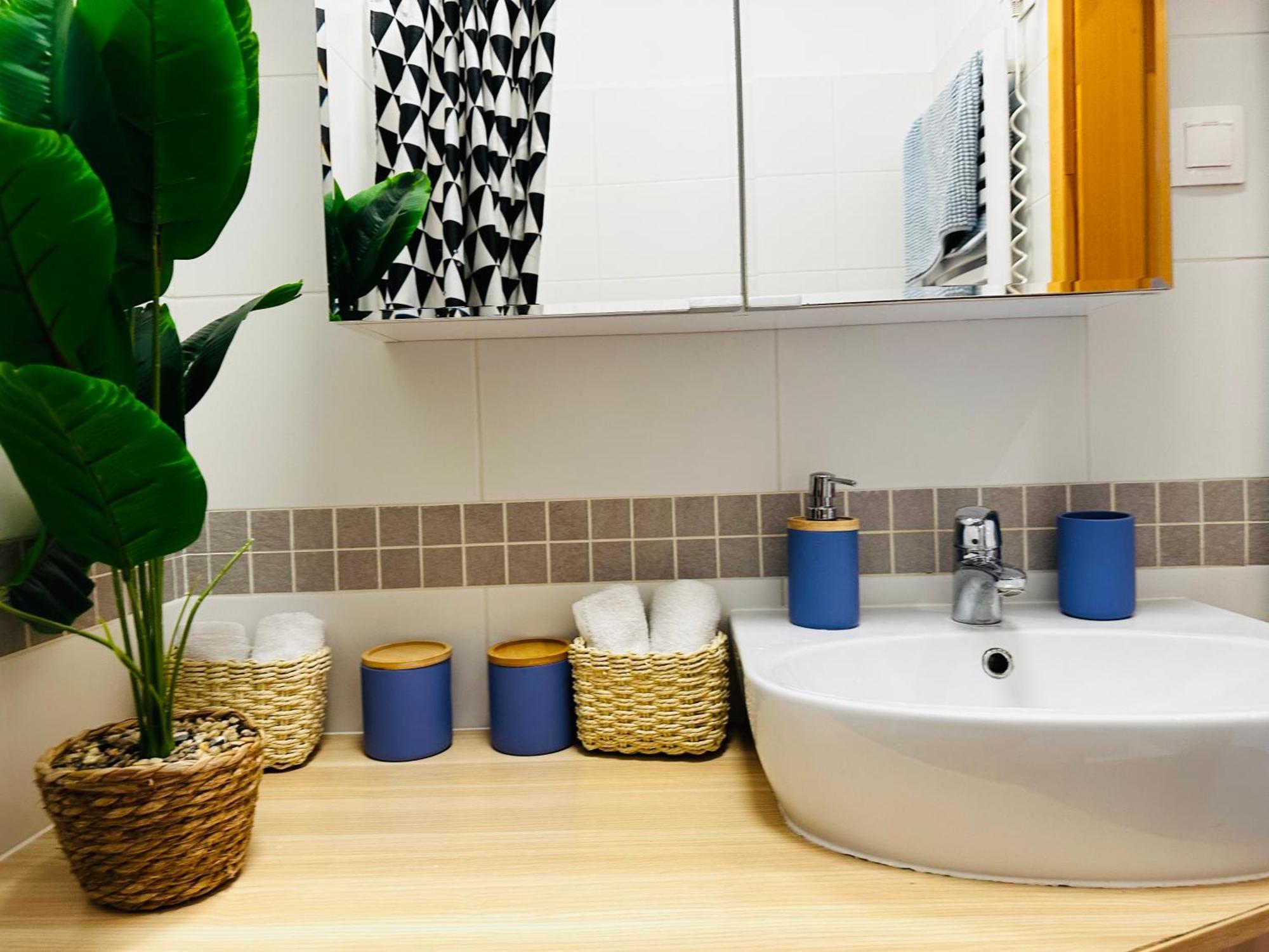 Luxury 4-Bedroom Apartment In Centre - Self-Check In & Fast Wifi Varsó Kültér fotó